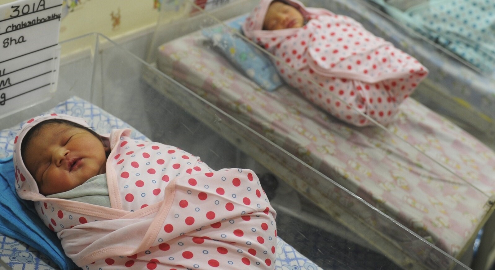 سال گذشته در افغانستان بیش از ۹۸۵ هزار زایمان ثبت شد