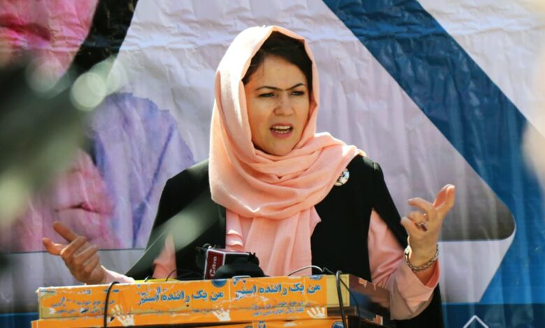 کوفی: خلیلزاد در غارت منابع افغانستان با طالبان هم‌کاری می‌کند