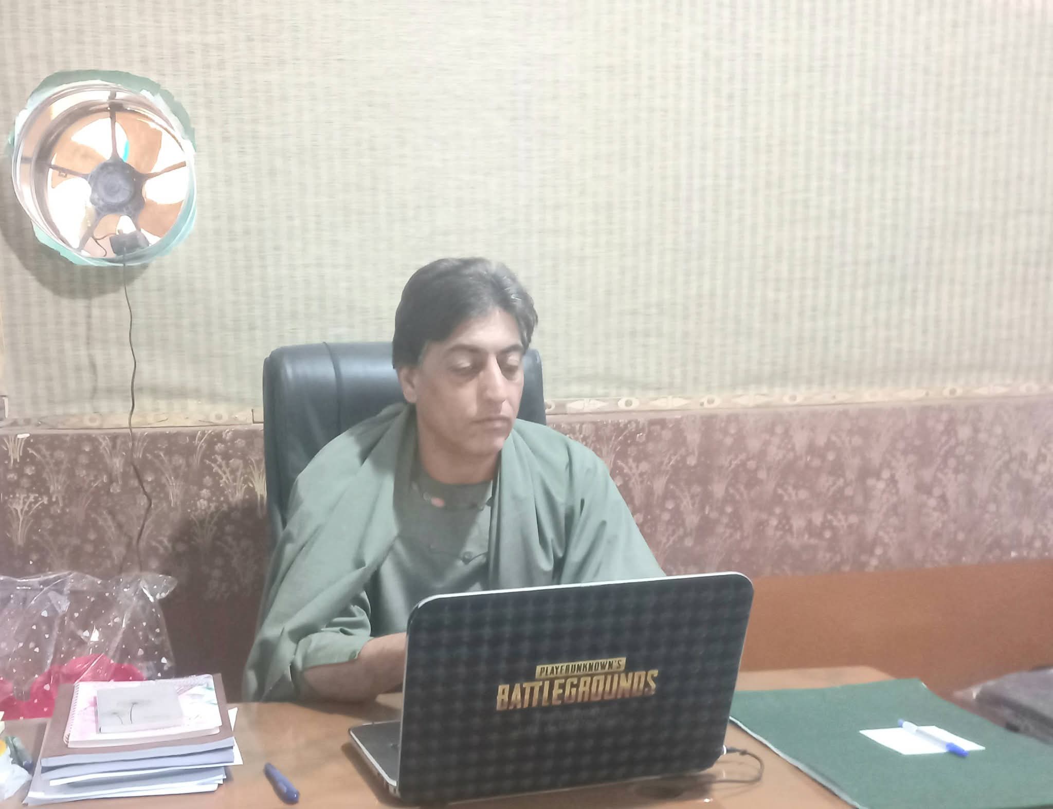 فرید احساس با نشر مدارک تحصیلی‌اش از بی‌کاری می‌گوید