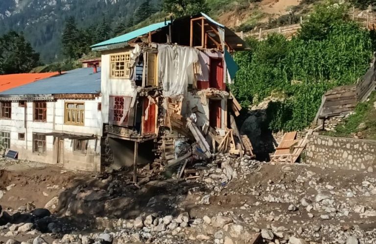 ۶۷۹ نفر در رویدادهای طبیعی افغانستان جان باخته‌اند