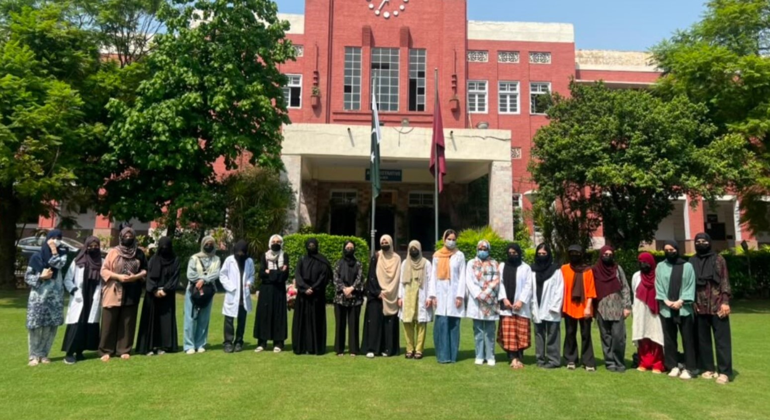 پاکستان آموزش عملی داکتران افغانستان را متوقف کرد