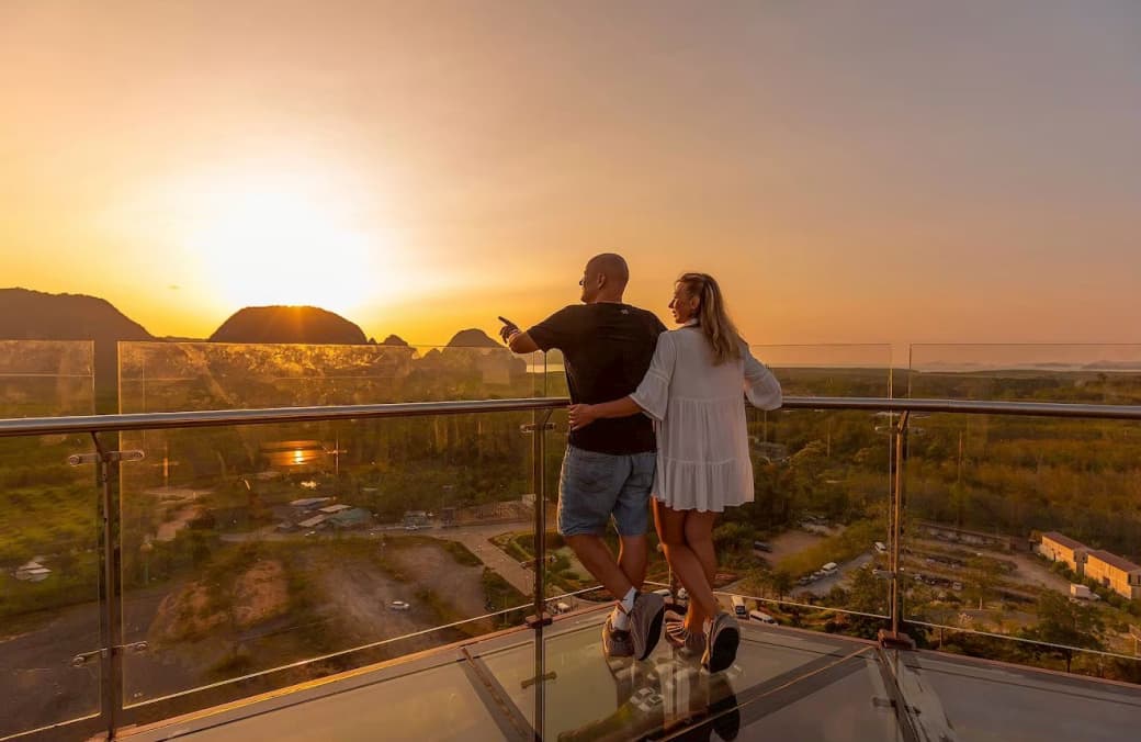 Amazing Sunrise Skywalk