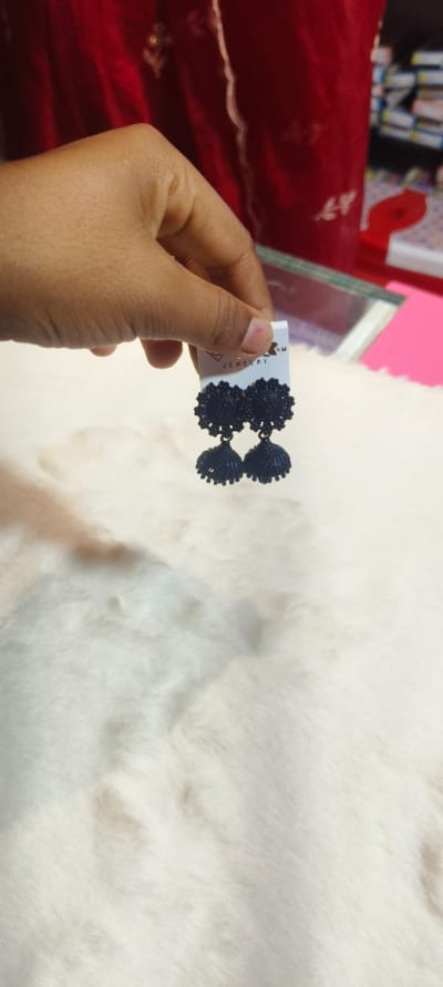 Black small jhumka 