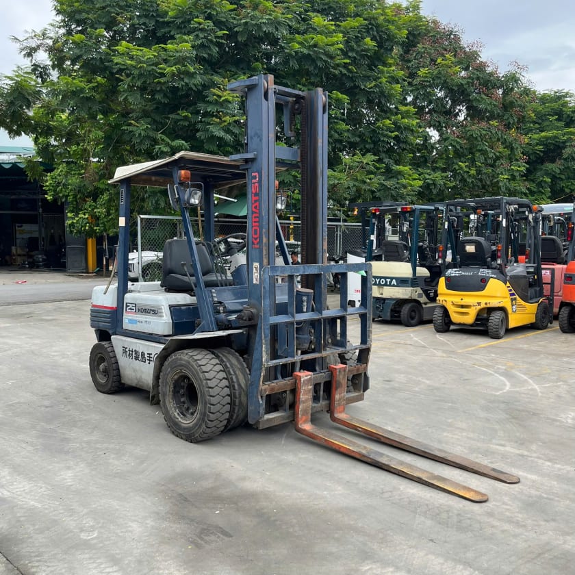 XE NÂNG DẦU 2,5 TẤN KOMATSU FD25H-11 471412