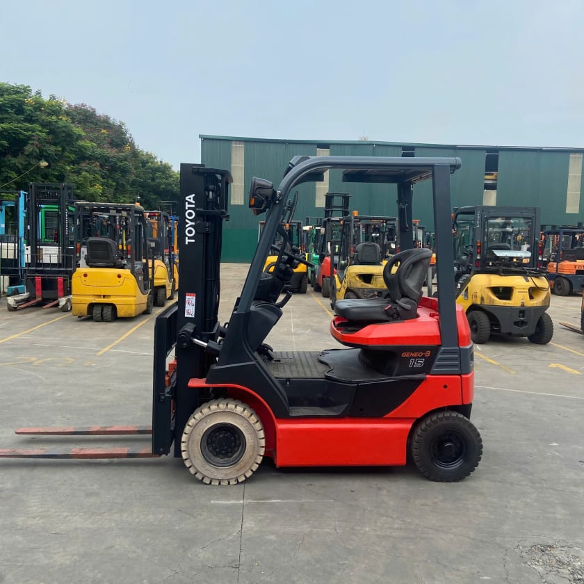 XE NÂNG ĐIỆN CŨ 1.5 TẤN TOYOTA 7FB15 7FB18-70664