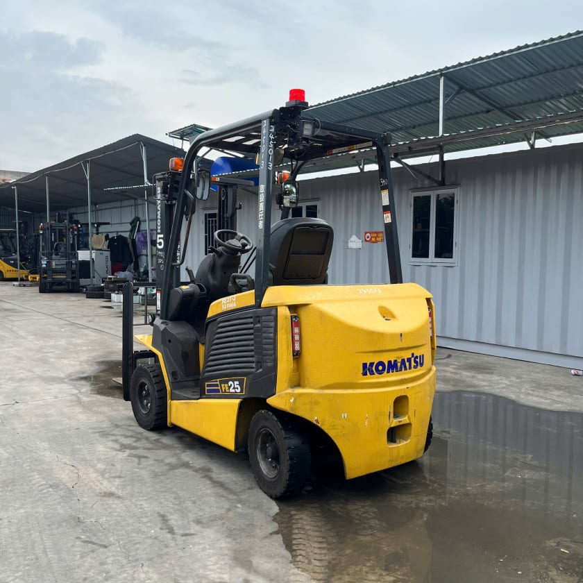 XE NÂNG ĐIỆN CŨ 2,5 TẤN KOMATSU FE25-2 320066