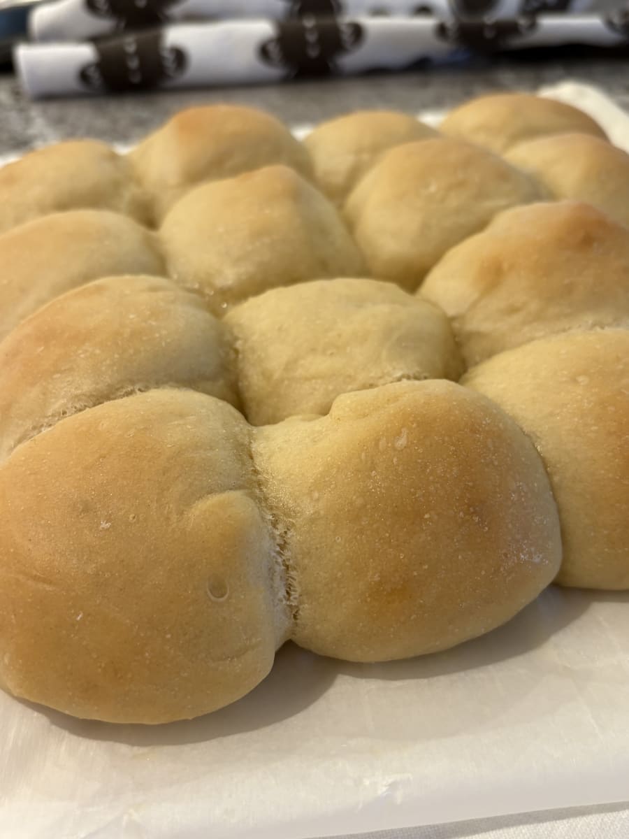 Homestyle Dinner Rolls product photo