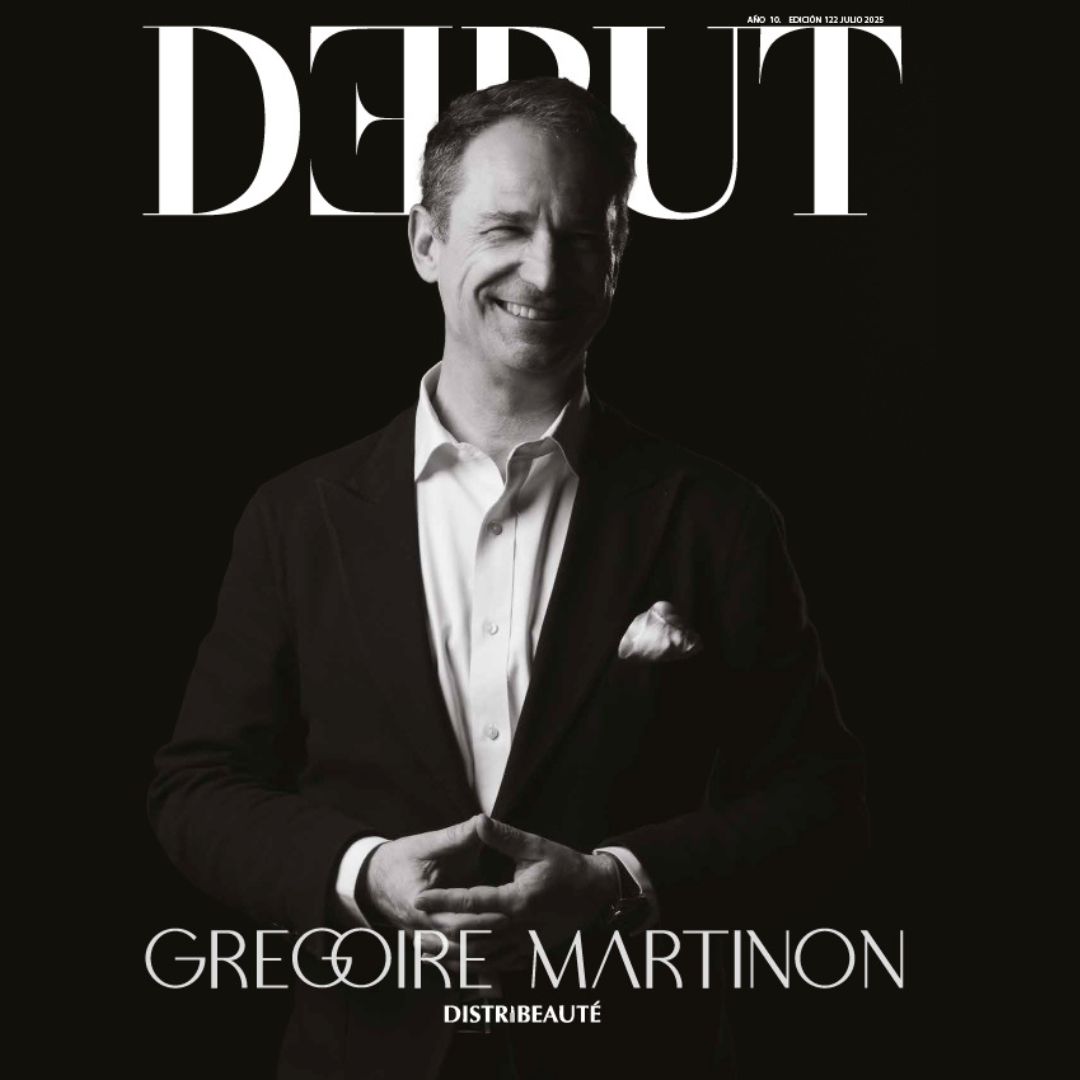 Nuestro director en la portada de Debut, edición 122