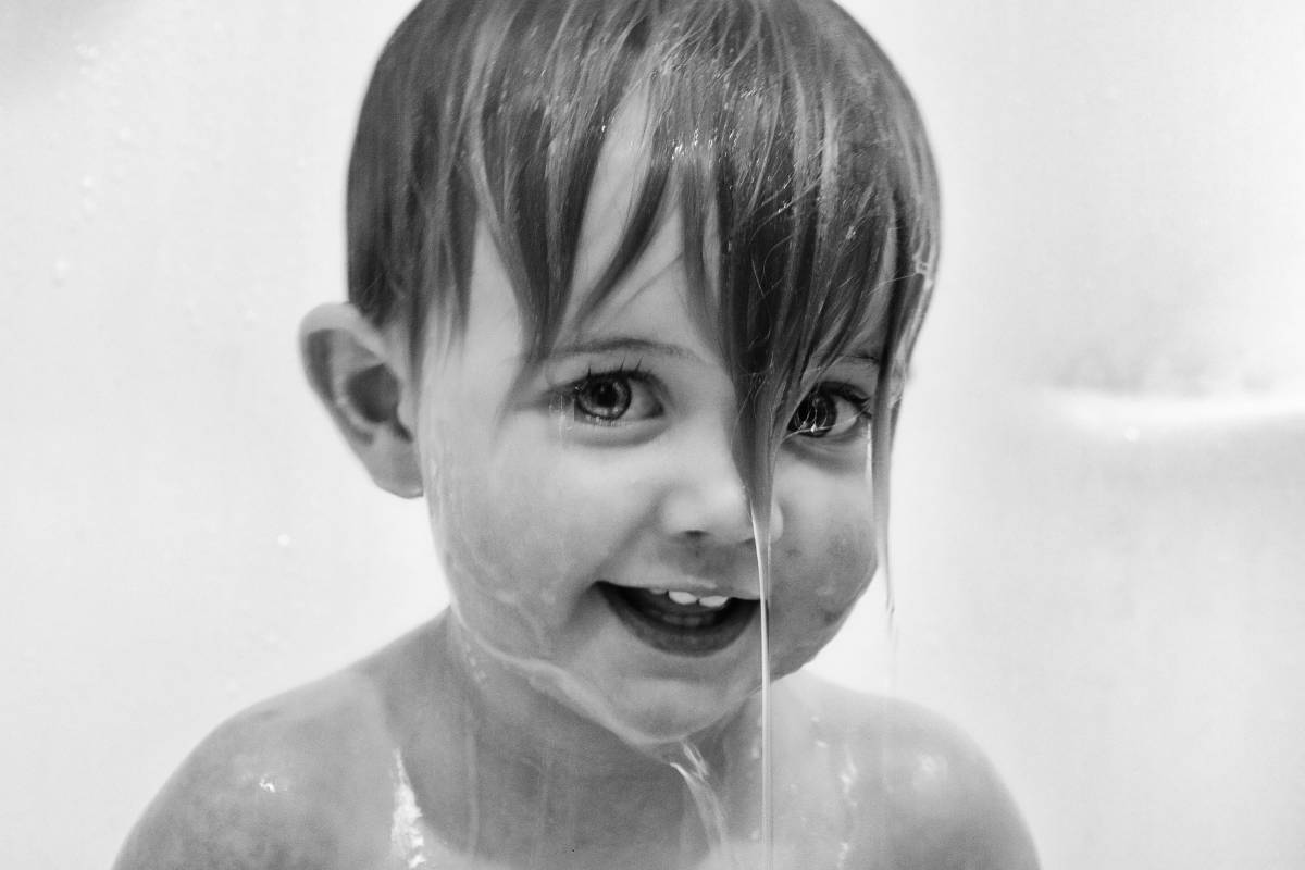 simple step by step guide how to wash your child’s hair according to their age