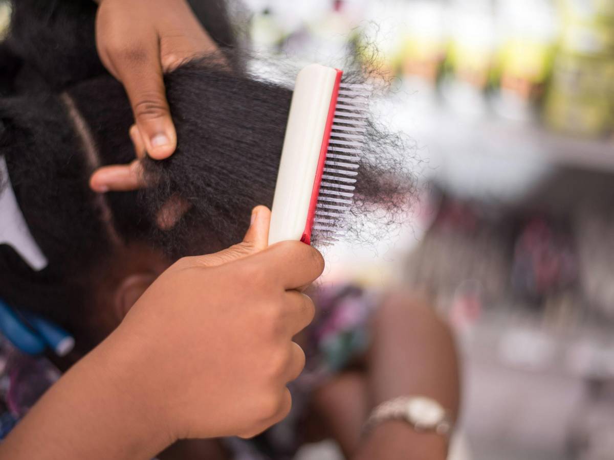 simple step by step guide how to wash your child’s hair according to their age