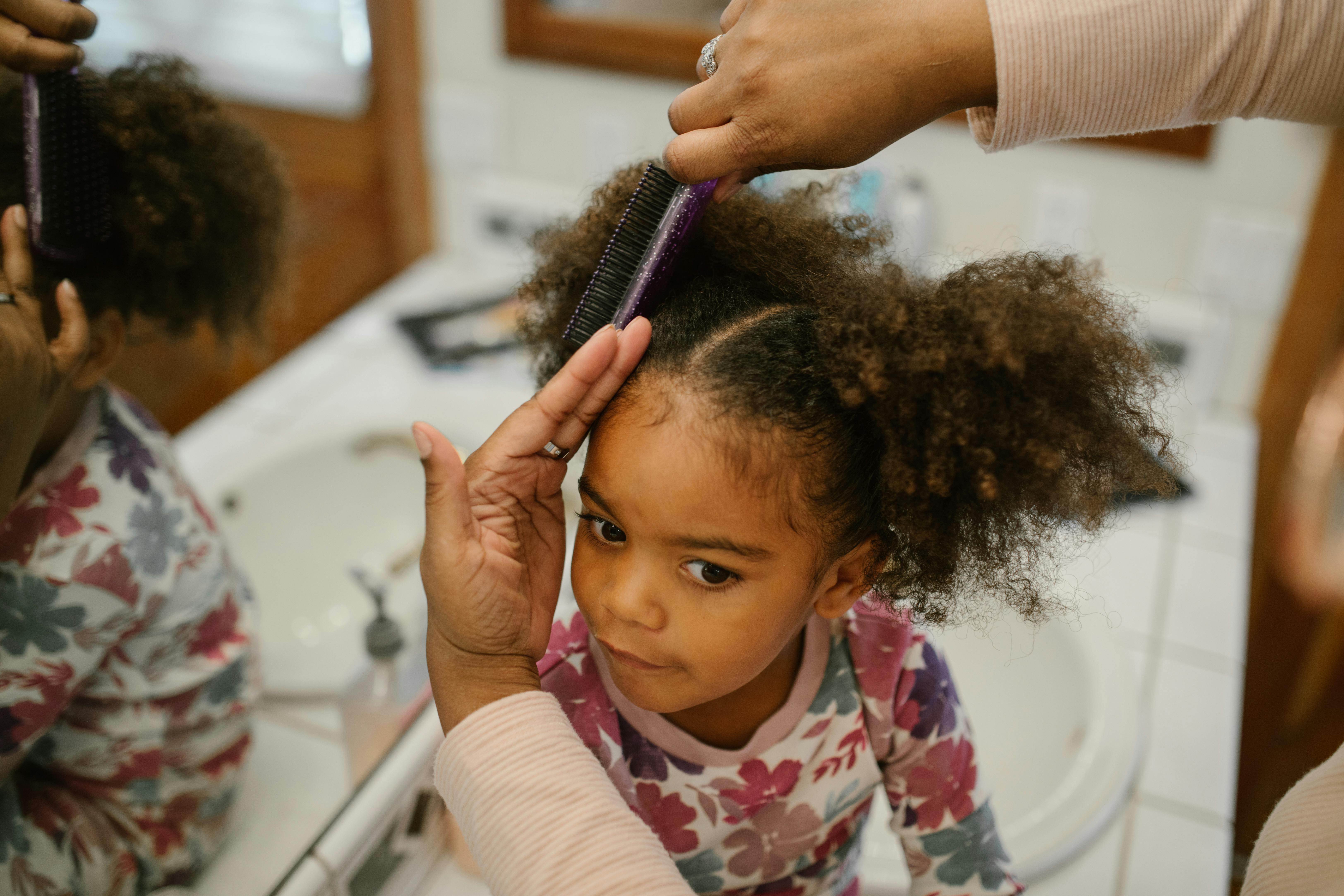 simple step by step guide how to wash your child’s hair according to their age