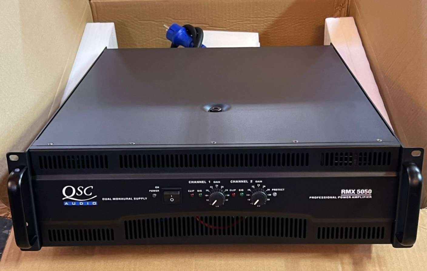 QSC RMX 5050 4500W Professional Amplifier For Live Sound - City Sounds Nairobi