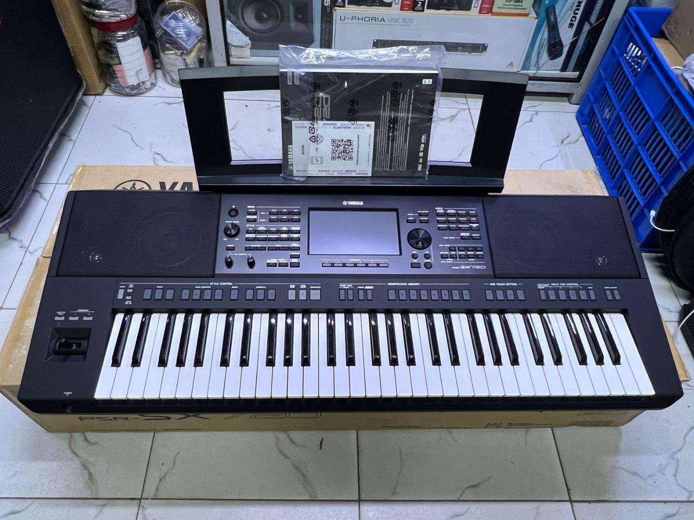 Yamaha PSR-SX720 61-Key Professional Arranger Keyboard - City Sounds Nairobi