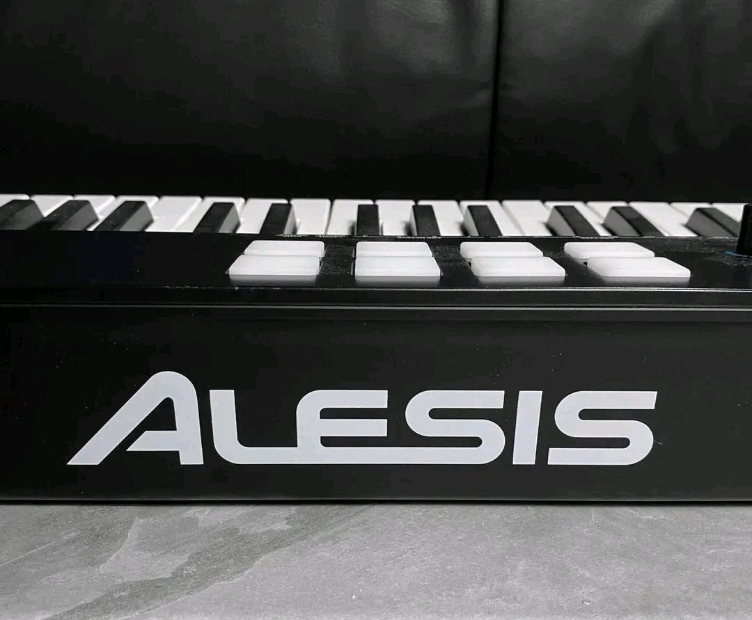 Alesis V49 MKII 49-Key USB MIDI Keyboard - Professional Music Production - photo 4 - City Sounds Nairobi