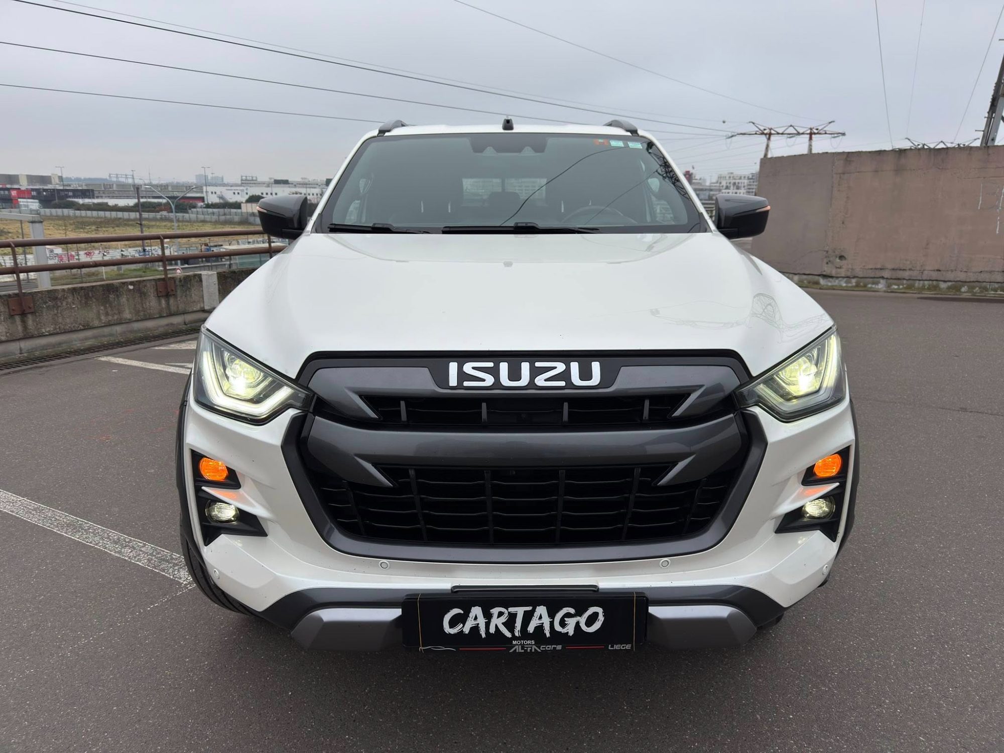 Isuzu  D-MAX VCROSS 