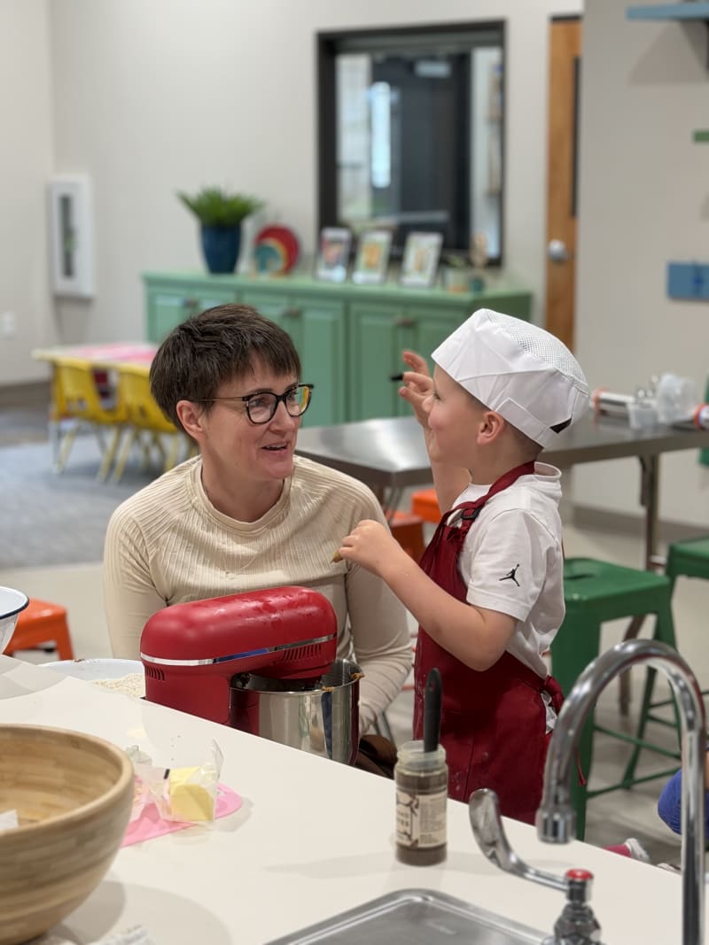 Kids and families cooking together at CocinArte