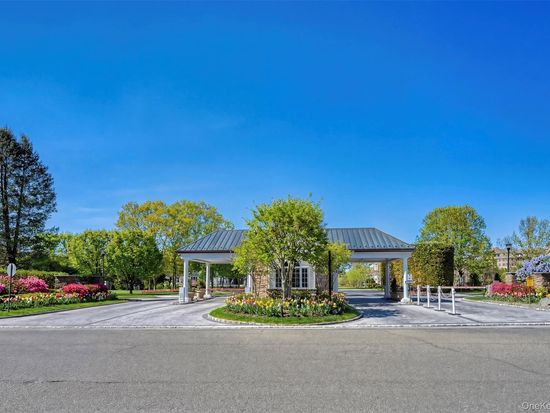 333 E Overlook, Port Washington, NY 11050 - Image 1