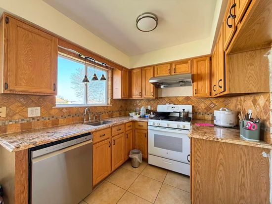 21 Gil Ct, Staten Island, NY 10312 - Image 1