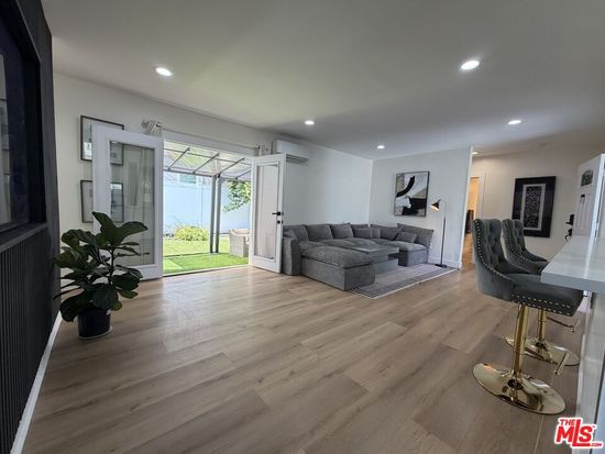 11836 Laurelwood Dr, Studio City, CA 91604 - Image 1