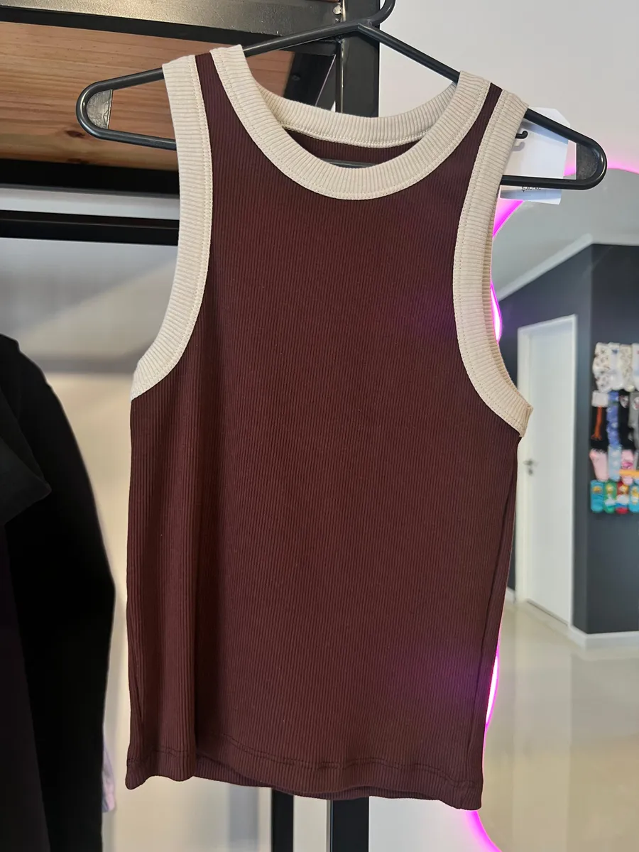 Musculosa combinada choco/beige