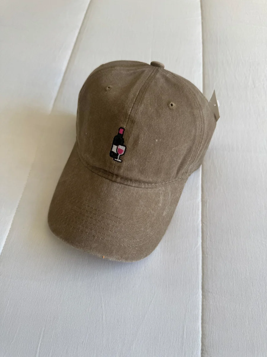 Vino y copa beige