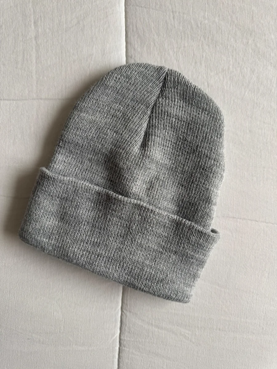 Gorrito gris