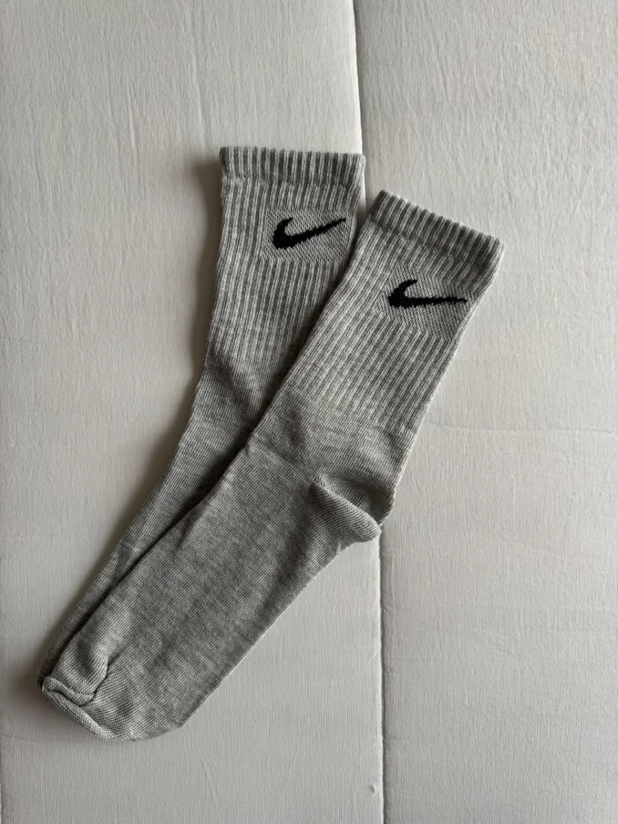 Nike gris