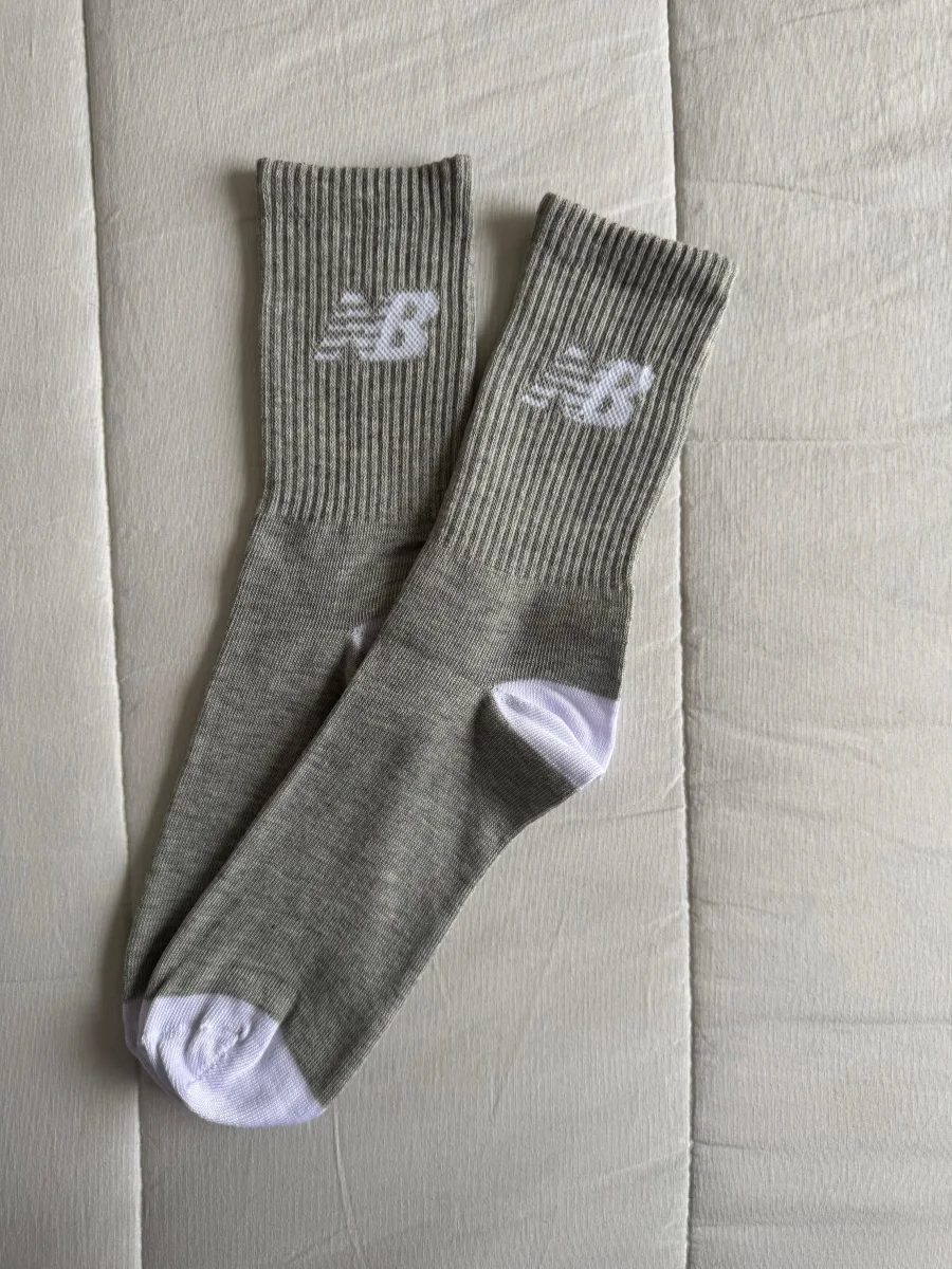 NB gris