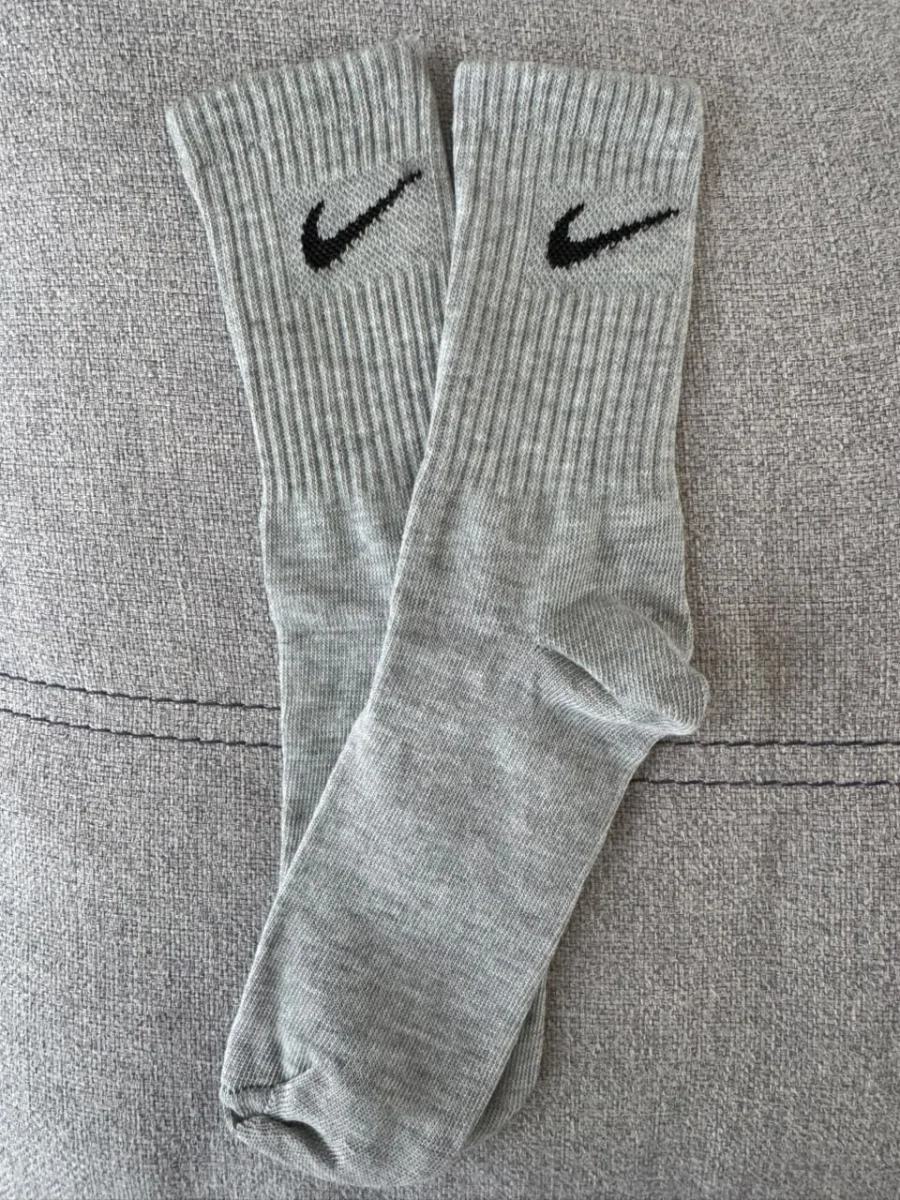Nike gris