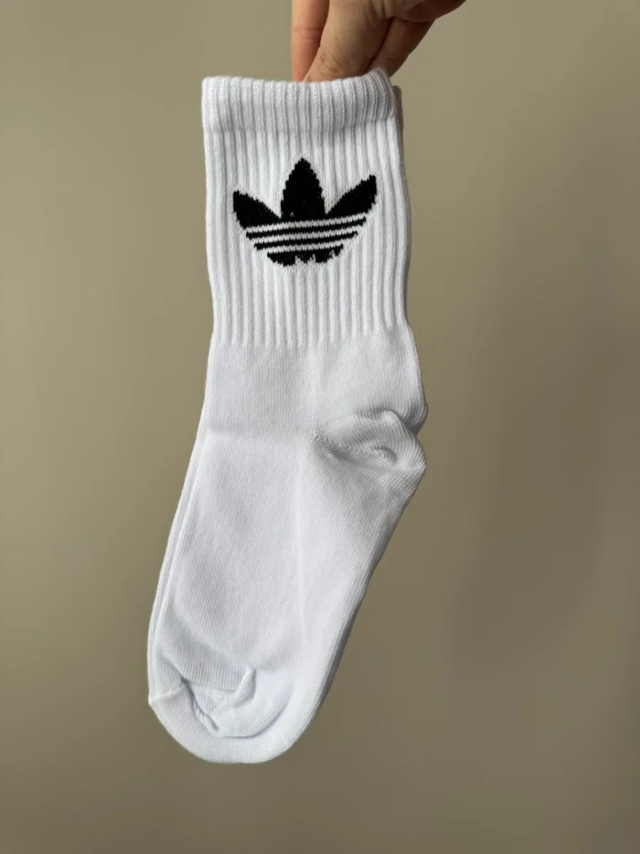 Adidas blanca logo negro