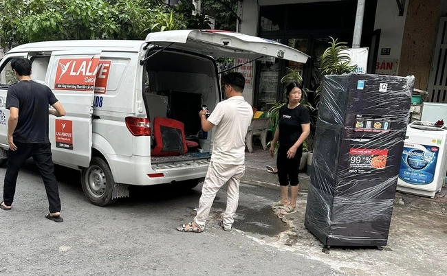 Nhân viên đi thu mua hãng Samsung