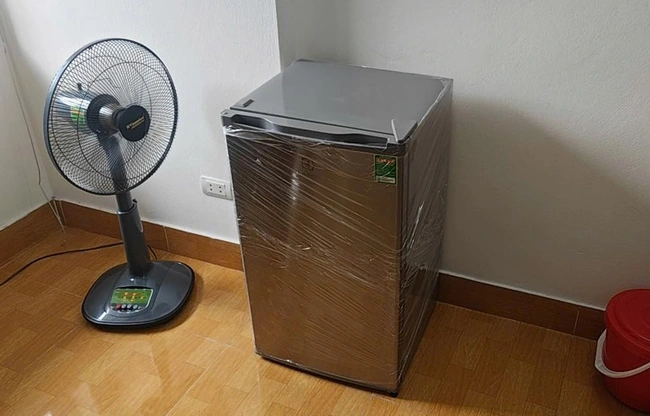 Nhân viên đến thu mua tủ lạnh cũ quận 12 tại nhà
