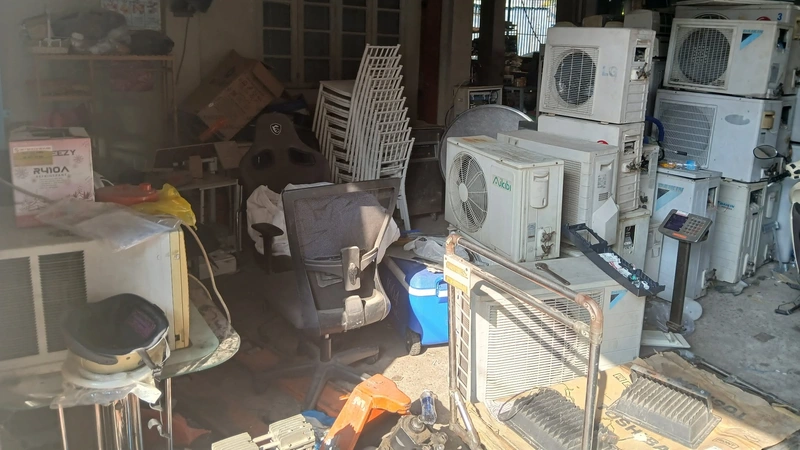 Kho chứa hàng thu mua máy lạnh cũ