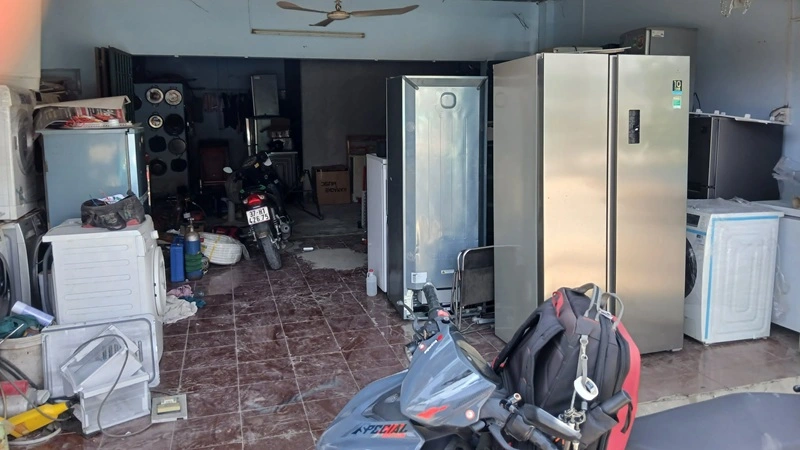 Kho tủ lạnh cũ tại Tôn Đản, Quận 4 – Trung Điện Lạnh thu mua và lưu kho thực tế