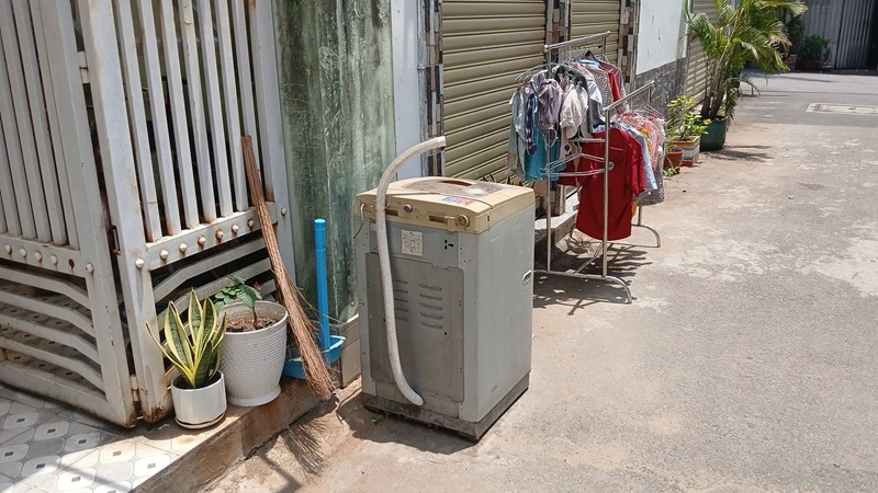 Sửa công tắc cửa máy giặt LG tại nhà khách ở Quận 9