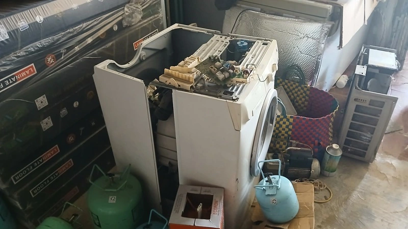 Kiểm tra máy giặt Electrolux hỏng bo mạch sau khi thu mua tại Bình Thạnh