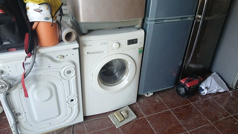 Kho chứa máy giặt và tủ lạnh cũ tại đường Bạch Đằng Bình Thạnh