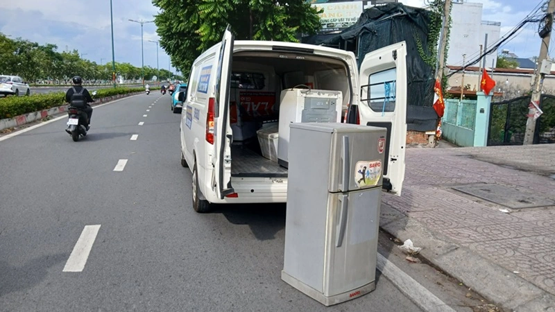 Xe thu mua tủ lạnh và máy giặt cũ tại đường Phạm Văn Đồng Thủ Đức