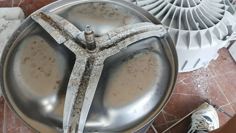 Kỹ thuật viên Trung Điện Lạnh sửa máy giặt Aqua gãy chảng ba tại phường Trường Vinh TP Vinh