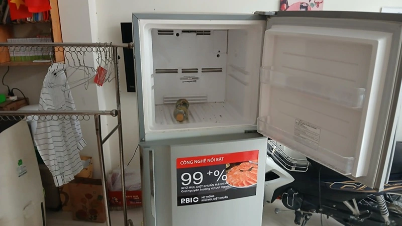 Kiểm tra ngăn trên tủ lạnh Toshiba tại phường Vinh Lộc