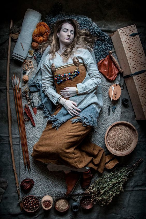 Viking woman buried with personal effects