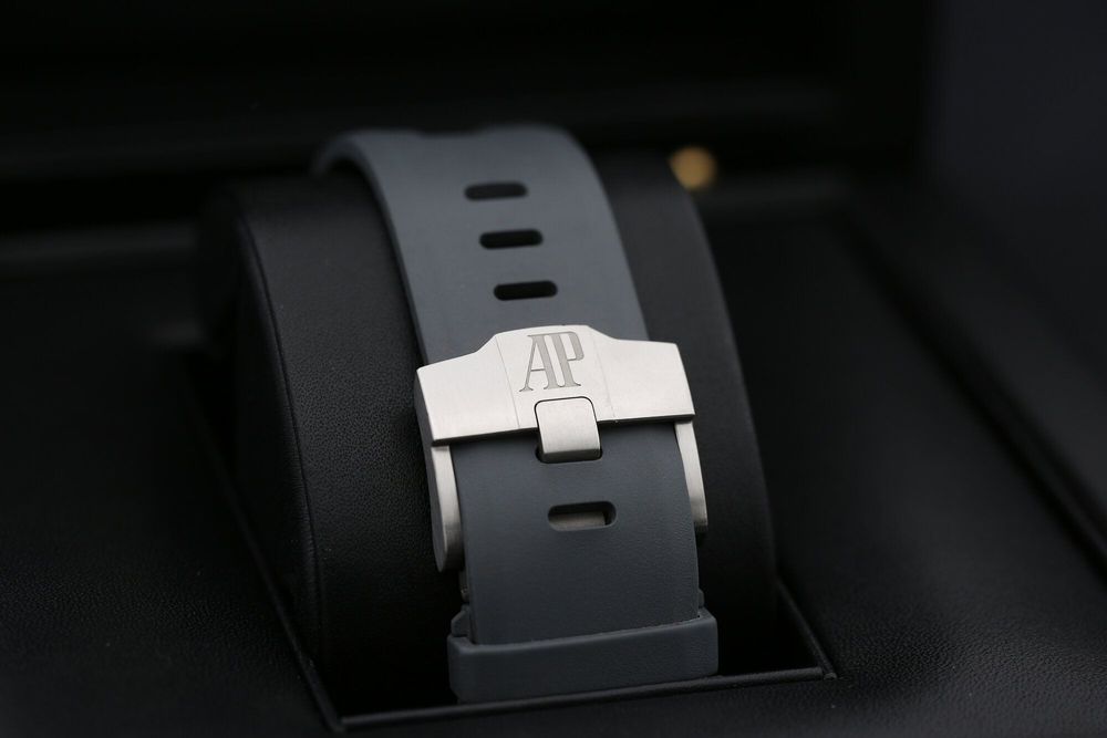 AUDEMARS PIGUET ROYAL OAK DIVER 15720ST (GREY 42MM) 2022 preview 5