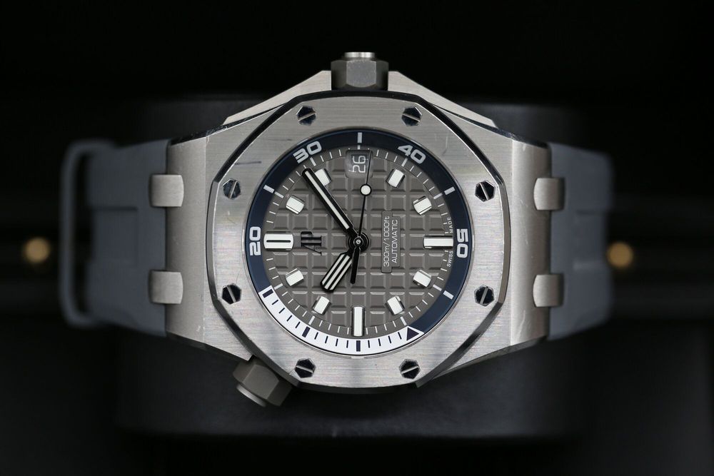 AUDEMARS PIGUET ROYAL OAK DIVER 15720ST (GREY 42MM) 2022 preview 2