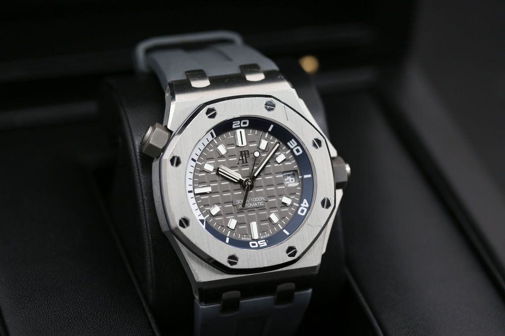 AUDEMARS PIGUET ROYAL OAK DIVER 15720ST (GREY 42MM) 2022 preview 4