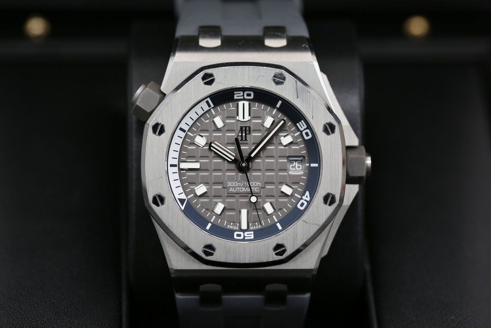 AUDEMARS PIGUET ROYAL OAK DIVER 15720ST (GREY 42MM) 2022
