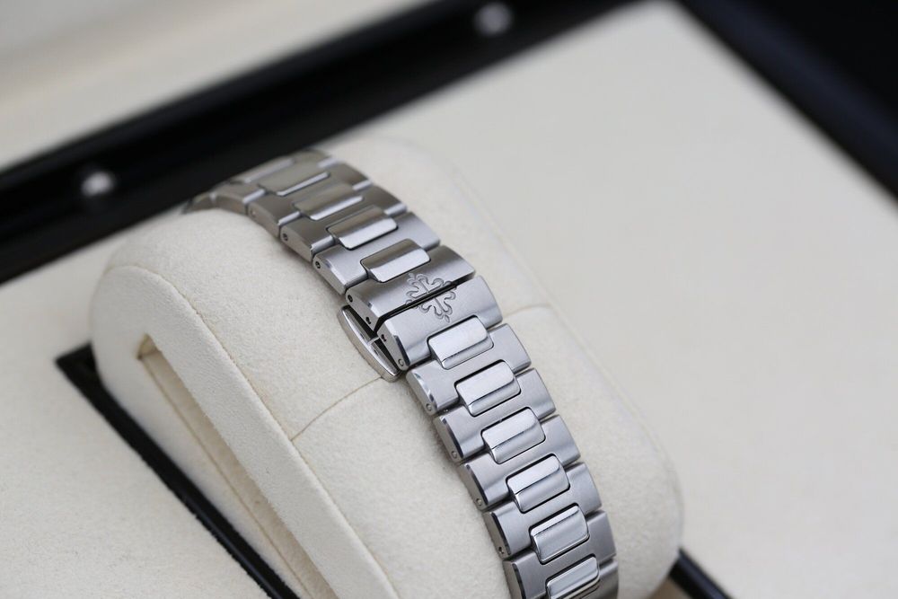 PATEK PHILIPPE NAUTILUS 7118/1A-001(BLUE 35MM) 2016 preview 6