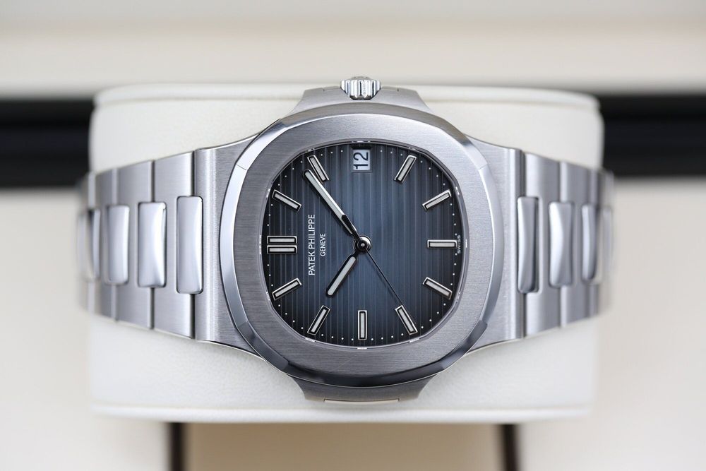 PATEK PHILIPPE NAUTILUS 5711/1A-010 (BLUE 40MM) 2016 preview 2