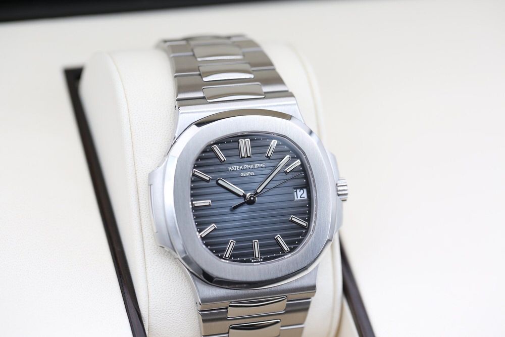 PATEK PHILIPPE NAUTILUS 5711/1A-010 (BLUE 40MM) 2016 preview 5