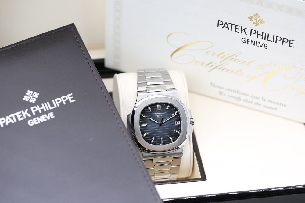 PATEK PHILIPPE NAUTILUS 5711/1A-010 (BLUE 40MM) 2016 preview 3