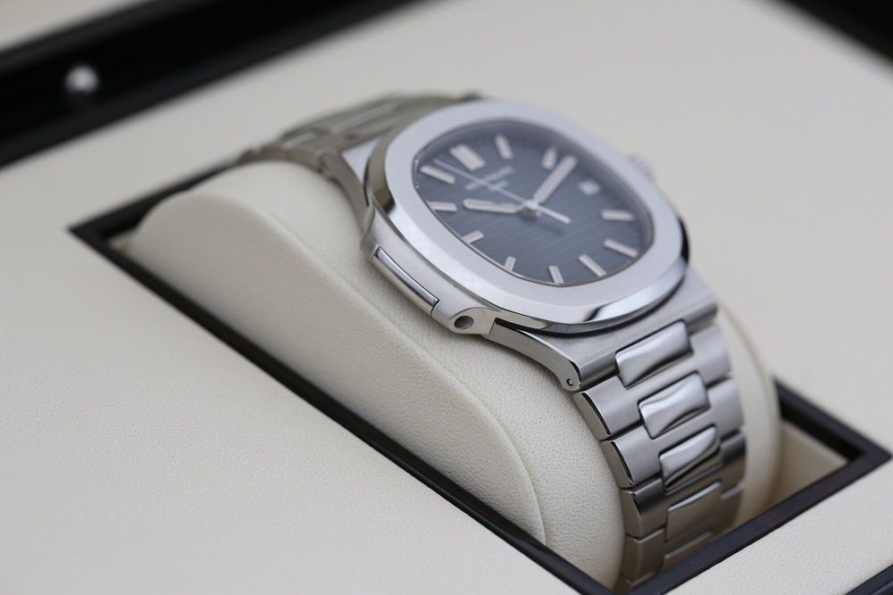 PATEK PHILIPPE NAUTILUS 5711/1A-010 (BLUE 40MM) 2016 preview 4
